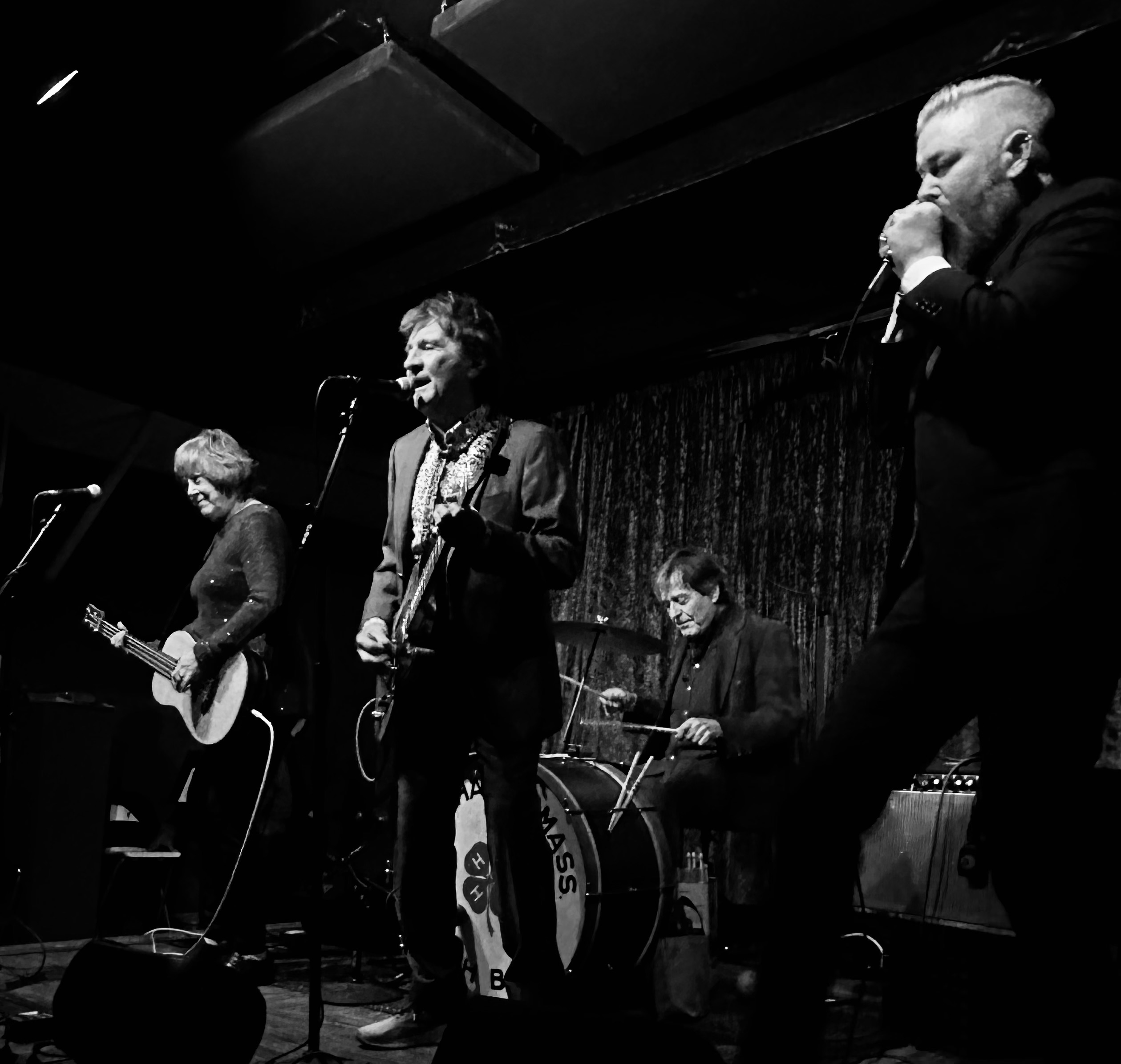 hendersons-live-band